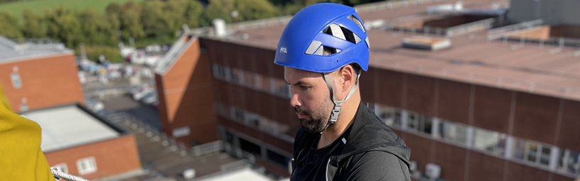Tony Bellew joined participants for WUTH Charity's abseil down the front of Arrowe Park Hospital 