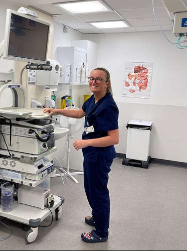WUTH: Photo of endoscopy nurse with equipment