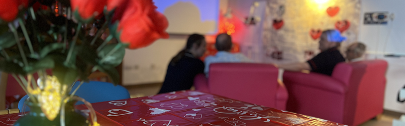 Heartwarming Valentine’s movie night on Ward M1 for older patients Heartwarming Valentine’s movie night on Ward M1 for older patients