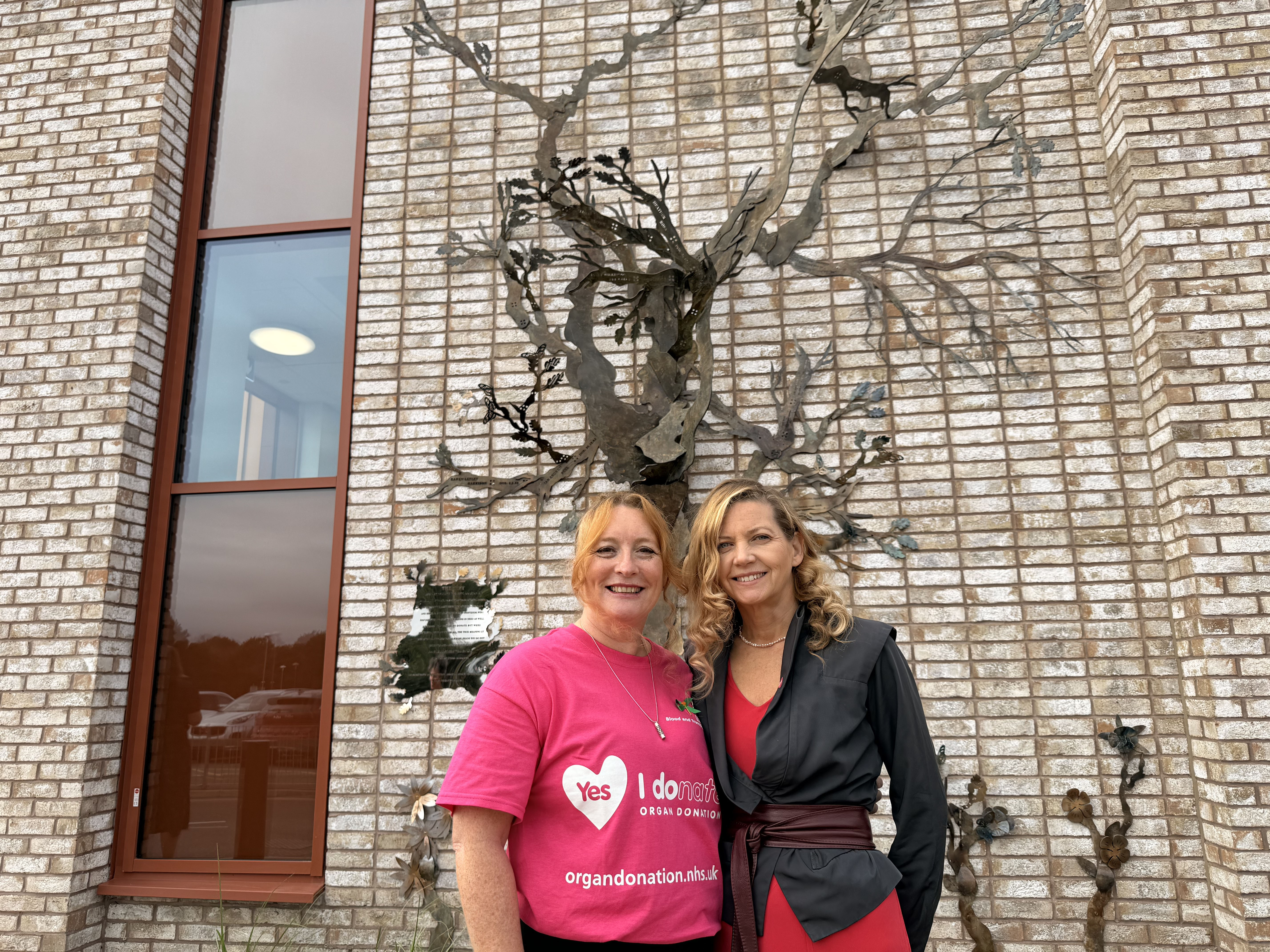 New memorial tree unveiled at Arrowe Park Hospital in tribute to organ donors